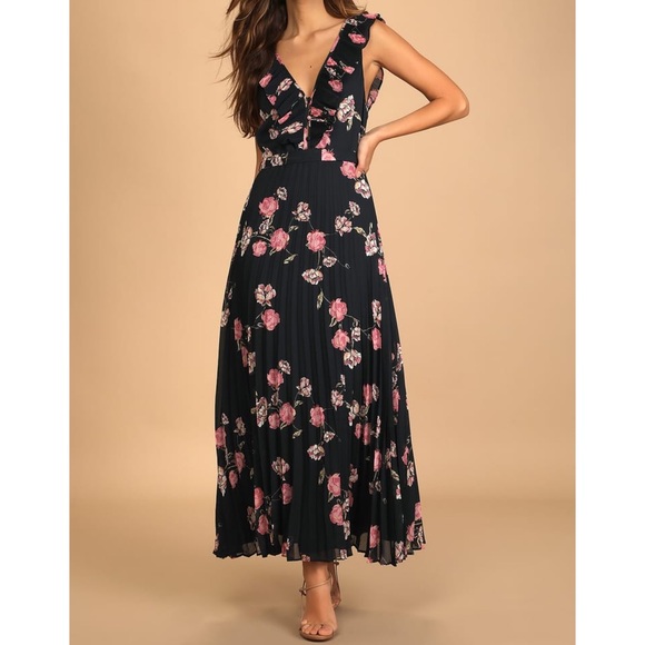 NWOT Lulus Loved By You Navy Blue Floral Pleated Chiffon Maxi Dress XSmall - Picture 1 of 8